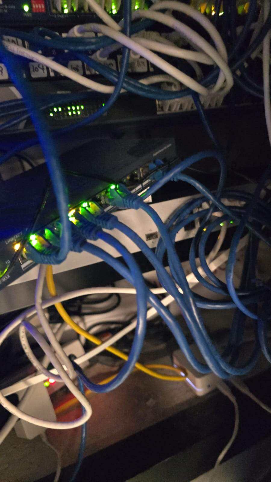Tangled cabling closeup showing the lack of structure in the original setup